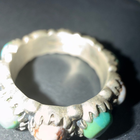 Nizhoni Traders Wild Horse & Kingman Turquoise Sterling Silver Eternity Band - Picture 4 of 6